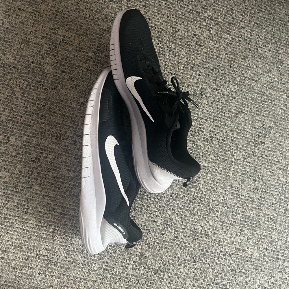 Nike Men's Black and White Sneakers